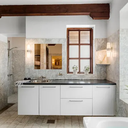 Cozy In With Kitchen * Farso